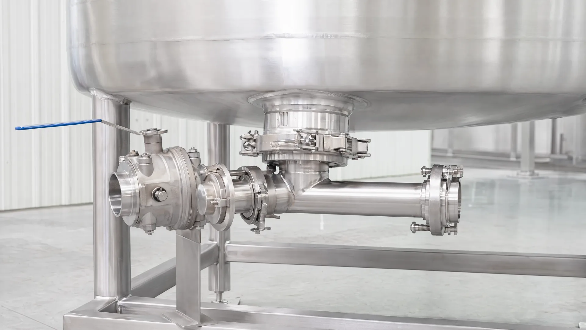 Connected valve and agreed tank interface assembly