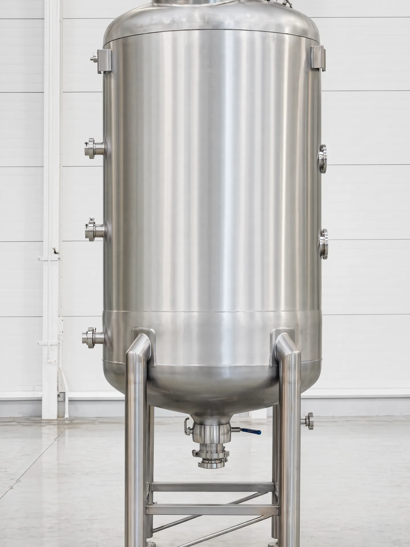 Completed vertical tank in protected finished condition